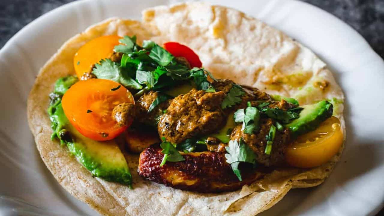 Overhead view of halloumi tacos.