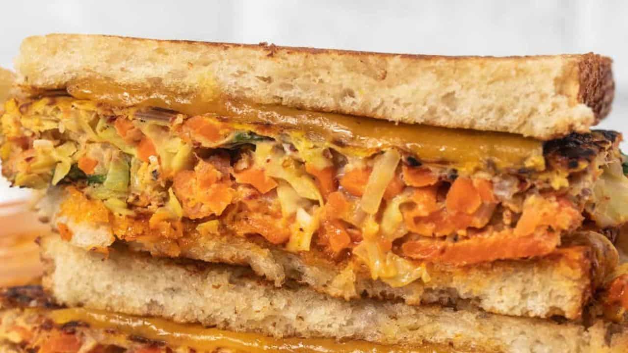 A close up image of cooked gilgeori toast.