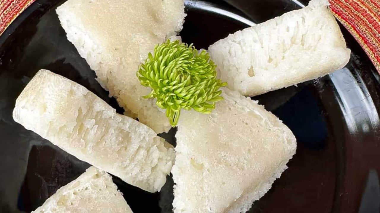 Soft and fluffy Chinese white sugar sponge cake on a plate with a green flower.