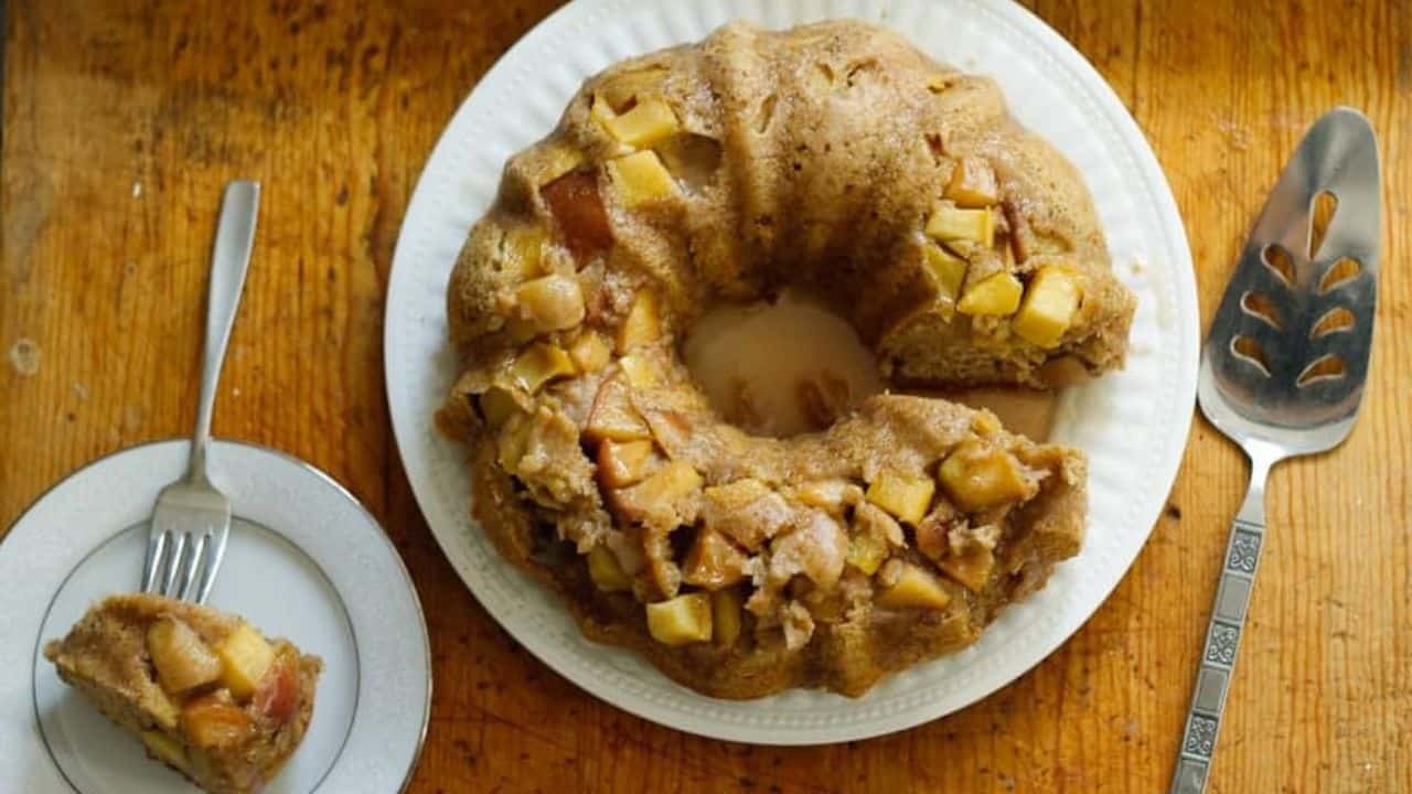 Apple cinnamon bundt cake.