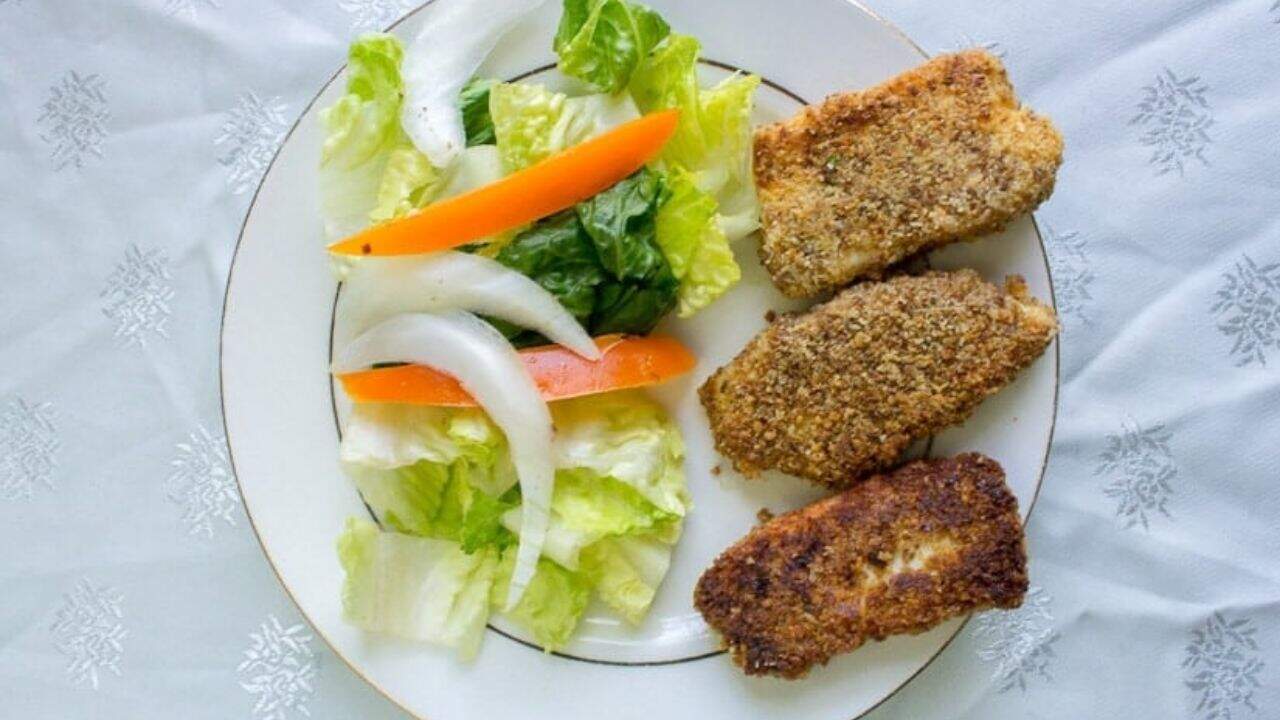 A plate with circassian fried cheese and vegetables.