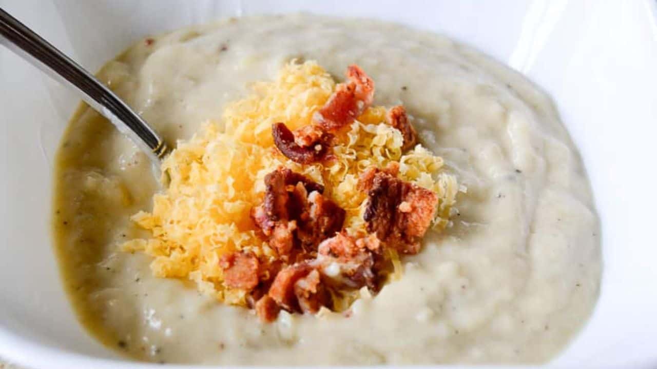 Pasta e Fagioli Soup in 2 bowls with spoons.