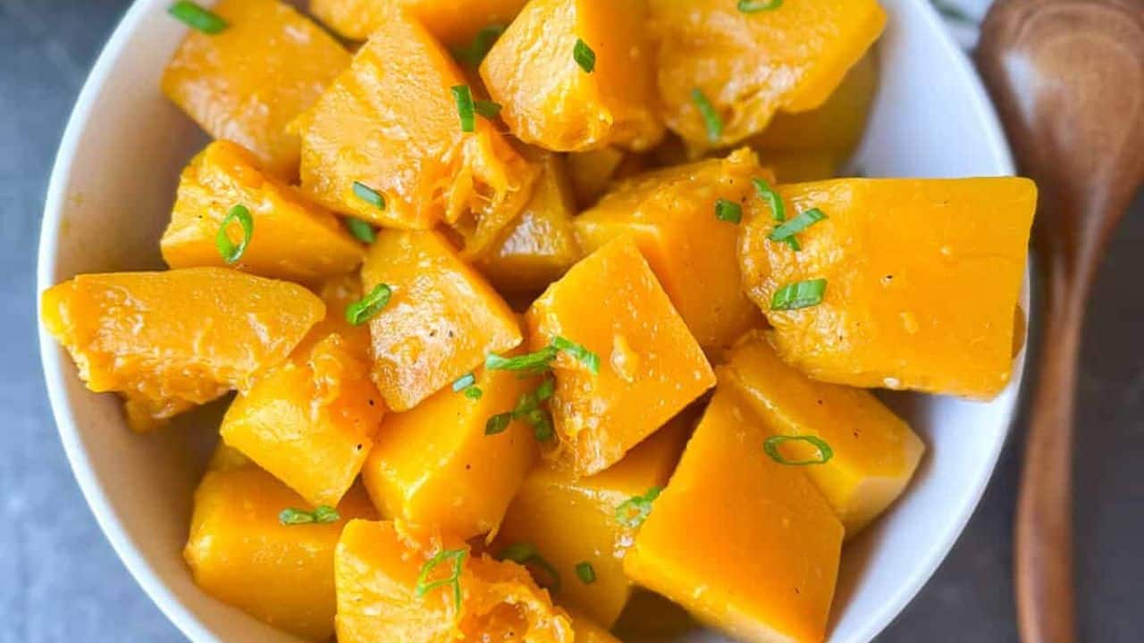 Delicious stir-fried pumpkin with a light and savory flavor.