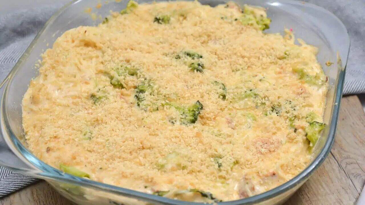A casserole dish filled with chicken and broccoli.