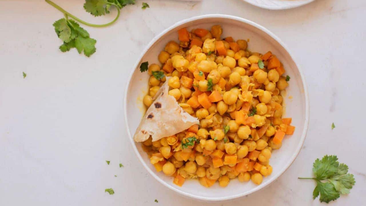 An overview of a bowl of Moroccan chickpea tagine.