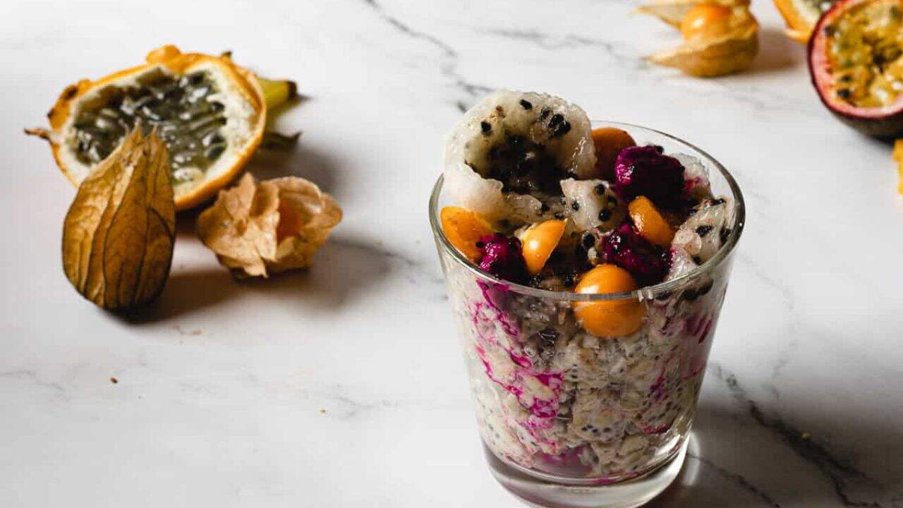 Four combinations of vegan overnight oats with fruit.