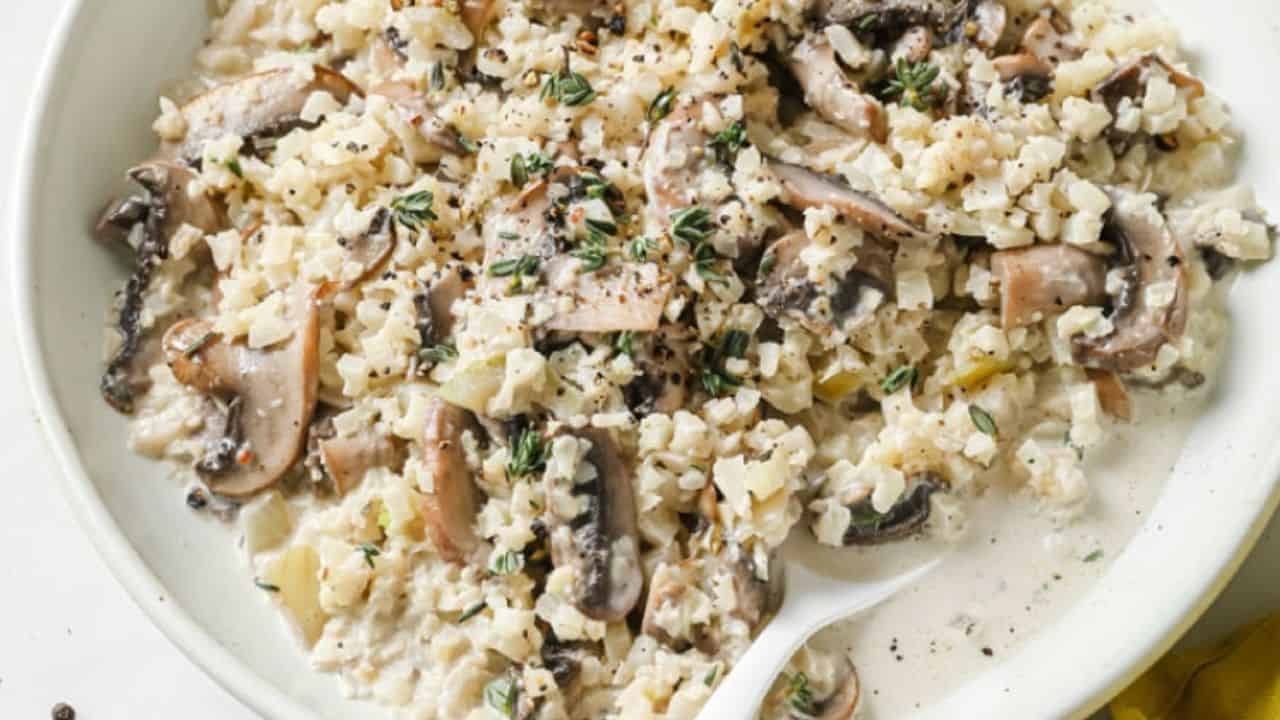 Cauliflower risotto in a pan.