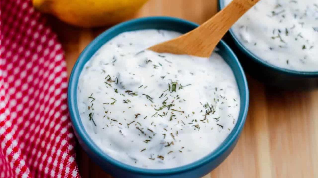 A dish of healthy tartar sauce on a plate.