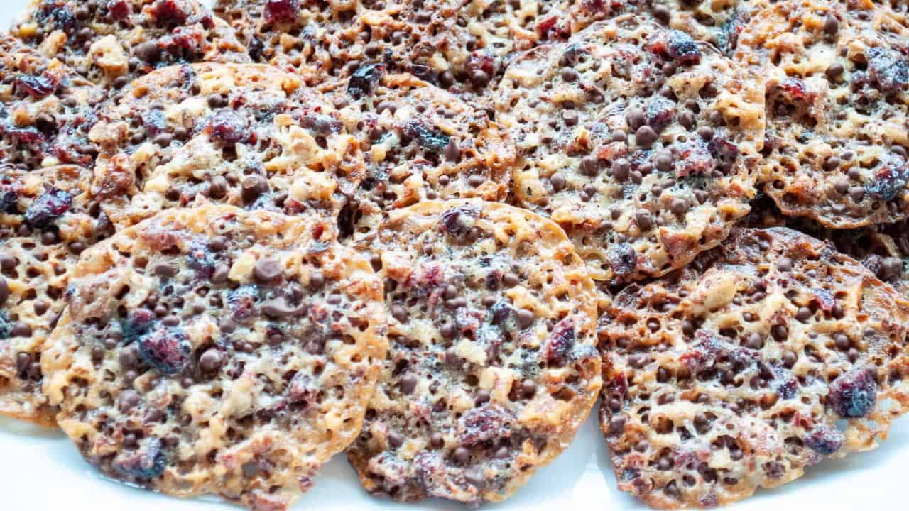 Crispy, lacey, and delicate florentine cookies.